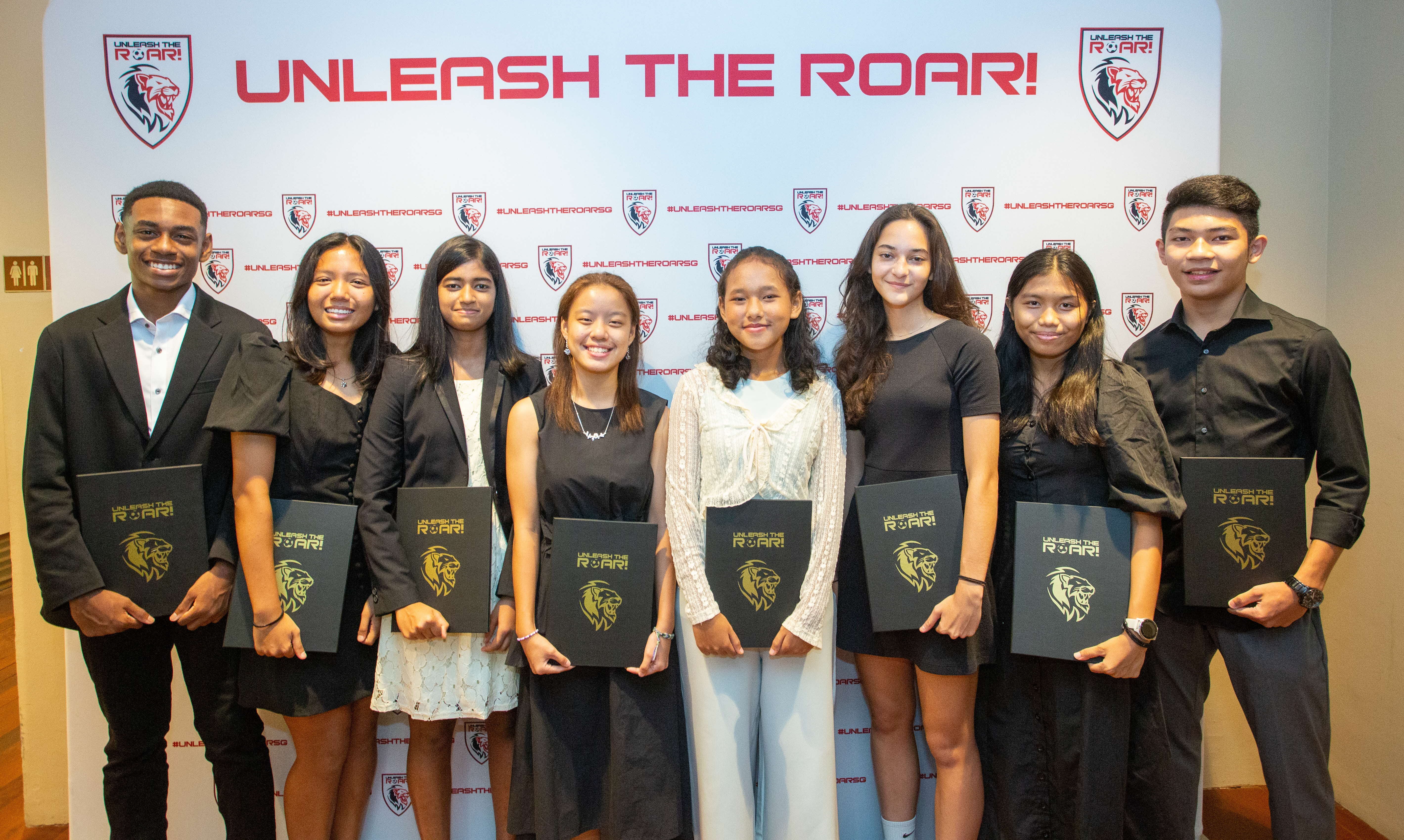 (L-R) Uchenna Eziakor, Yasmine Zaharin, Ardhra Arul Ganeswaran, Chloe Koh, Seri Ayu Natasha Naszri, Kyra Taylor, Irsalina Irwan and Loo Kai Sheng