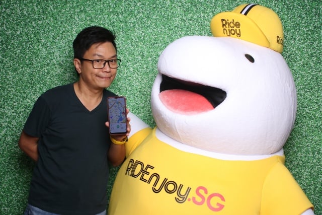 1_RNJ-founder-Phang-with-brand-mascot-Ridesaur