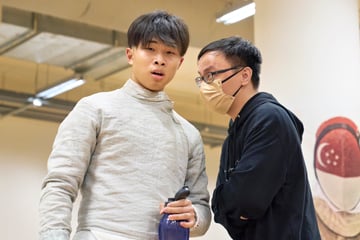 2023_04_20 Fencing Sabre A Div Boys Photo by Eric Koh, HCI coach briefs his fencer DSC08230