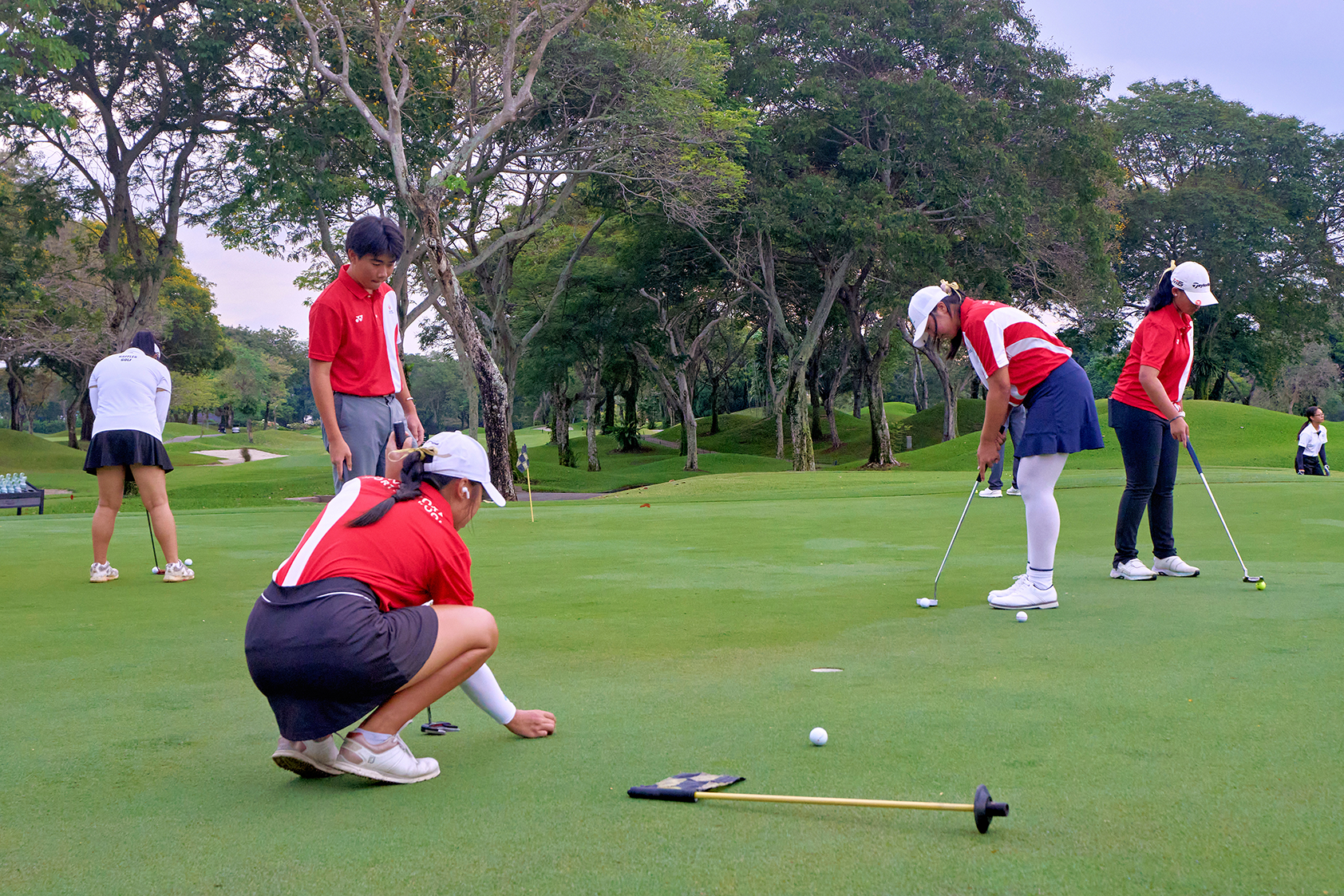 2024-04-15_NSG Golf Championship Master Course @Laguna Nationals_Photo by Eric Koh DSC06203 Singapore Sports School students practise before their games