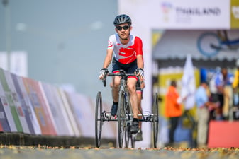 Thailand 2025: Debutant Tan overcomes bee sting and crash to win Singapore’s first gold