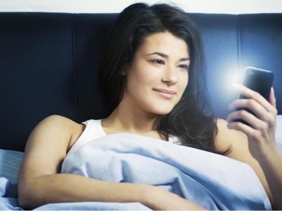 How does blue light affect sleep 1