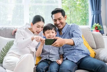 Screen Mindfulness: How Families Can Reclaim Attention at Home