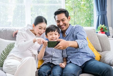 Screen Mindfulness: How Families Can Reclaim Attention at Home
