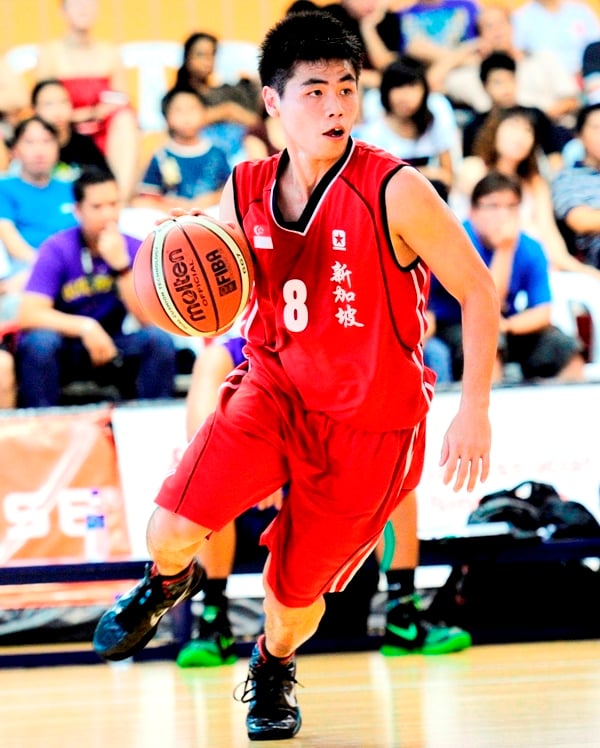 Singapore Slinger's Desmond Oh dribbling