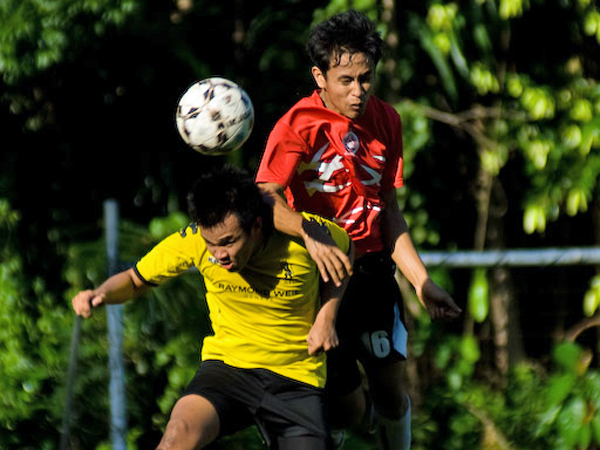 How To PLAY WITH YOUR HEAD UP In Soccer / Football