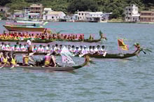 Race conduct and penalties for Traditional Boat Race