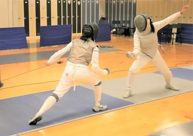 ACJC's Lia Swee (Right) faced off against Victoria Chew (Raffles Institution) in the Semi-finals of the Foil event.