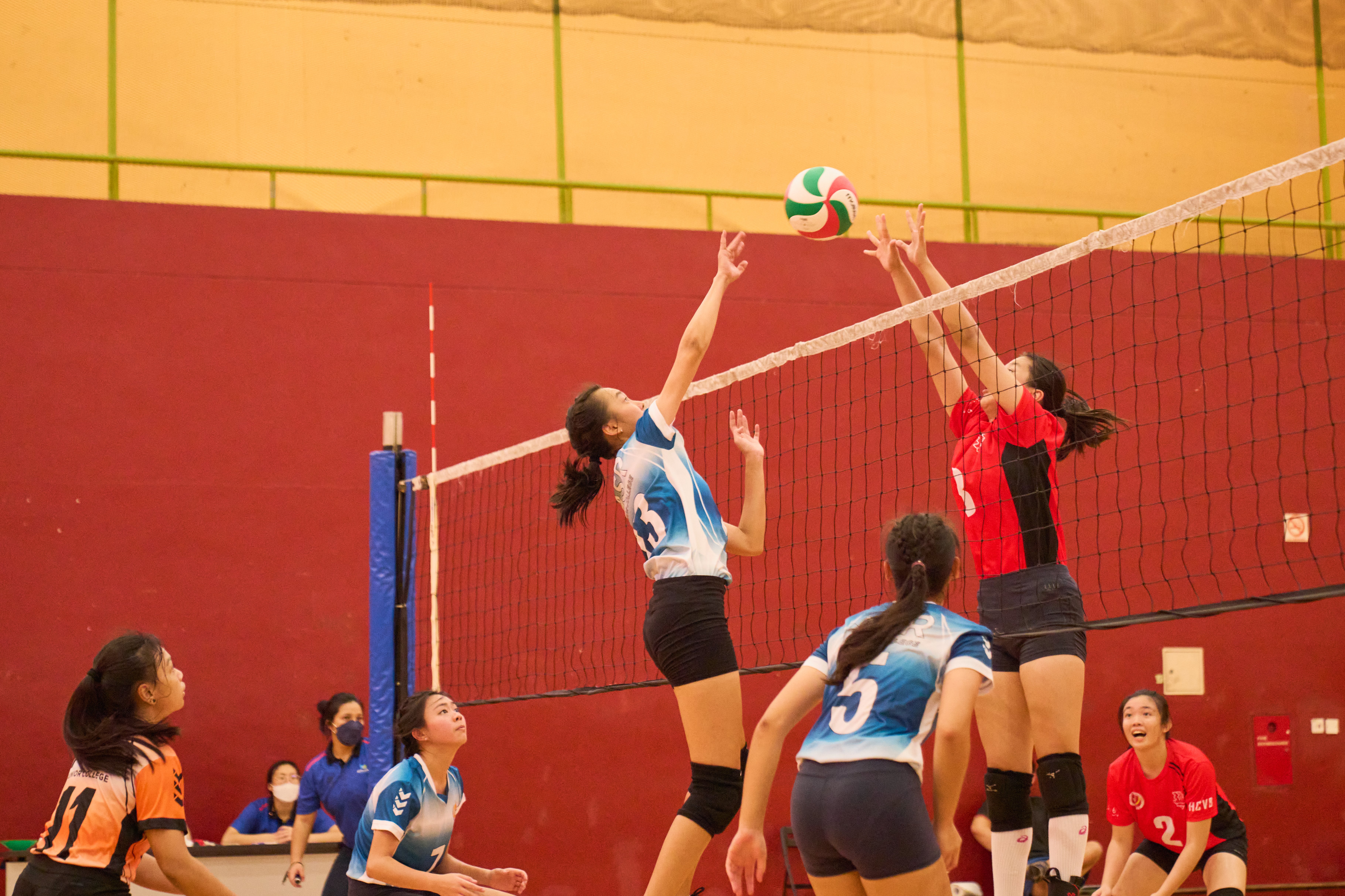 2022-05-06 Volleyball A Div Girls HCI vs ASRJC S1 Pearl Ye P W(8 HCI) blocked the ball from See Boon Liu(13 ASRJC) Photo by Eric Koh DSC09538