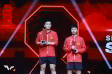 Chinese superstar Ma Long gave world no 1 Fan Zhendong a tremendous fight, before losing 4-3 in Men's final at WTT Singapore Smash!