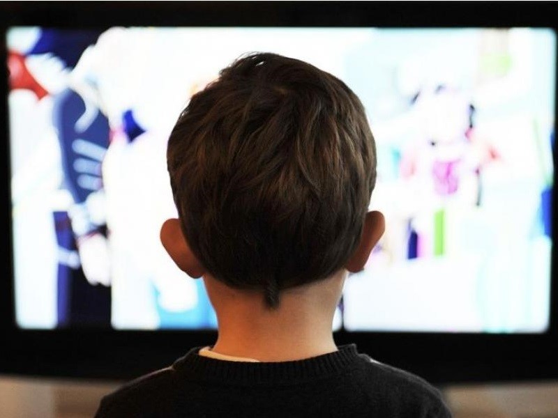 How too much screen time is affecting your mental and physical health 2