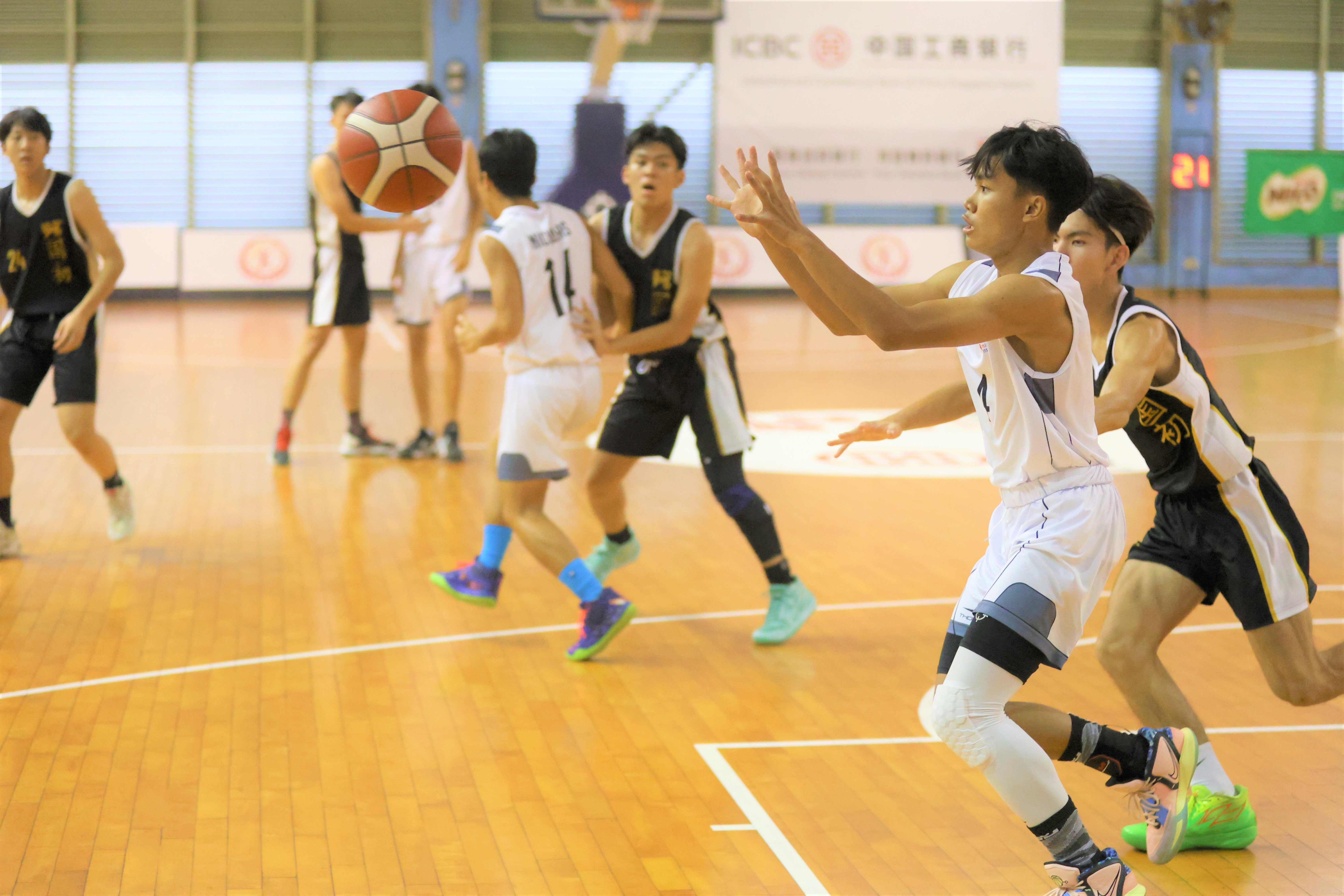 2023-04-28_NSG Basketball Div A Boys- MI(White) vs NJC(Black)_Photo by Anbumani (2)