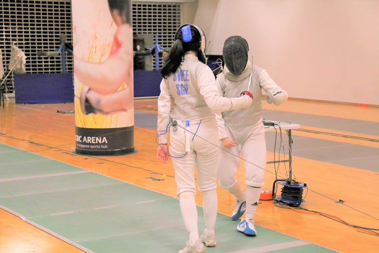 It's a close affair between ACJC's Lia Swee (Left) and her teammate Halyn Chia in the Foil Final. Photo Credit : Team Nila Content Producer, Anbumani Arivalagan.