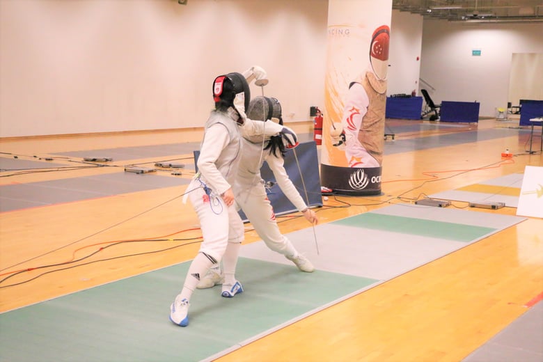 ACJC's Lia Swee (Right) competing against her teammate Halyn Chia in the Foil Final. Photo Credit : Team Nila Content Producer, Anbumani Arivalagan.