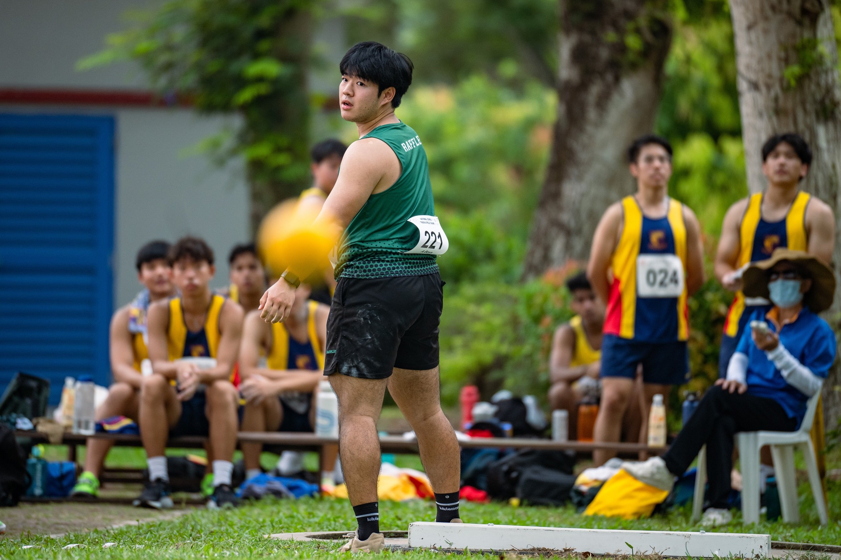 2023-04-14_National School Game T&F 2023 (PM)_Photo by Tom Ng Kok Leong_DSC_6569_A Boys Shot Put Low Chuan Yi (tag 221) of RI 1st place 16.12m