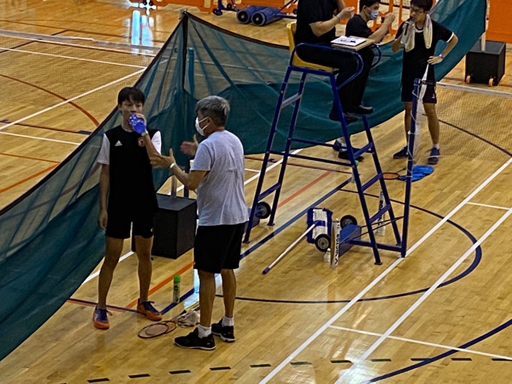 NSG A Div boys badminton - RI vs VJC second singles mid-set break Victor Soh being coached