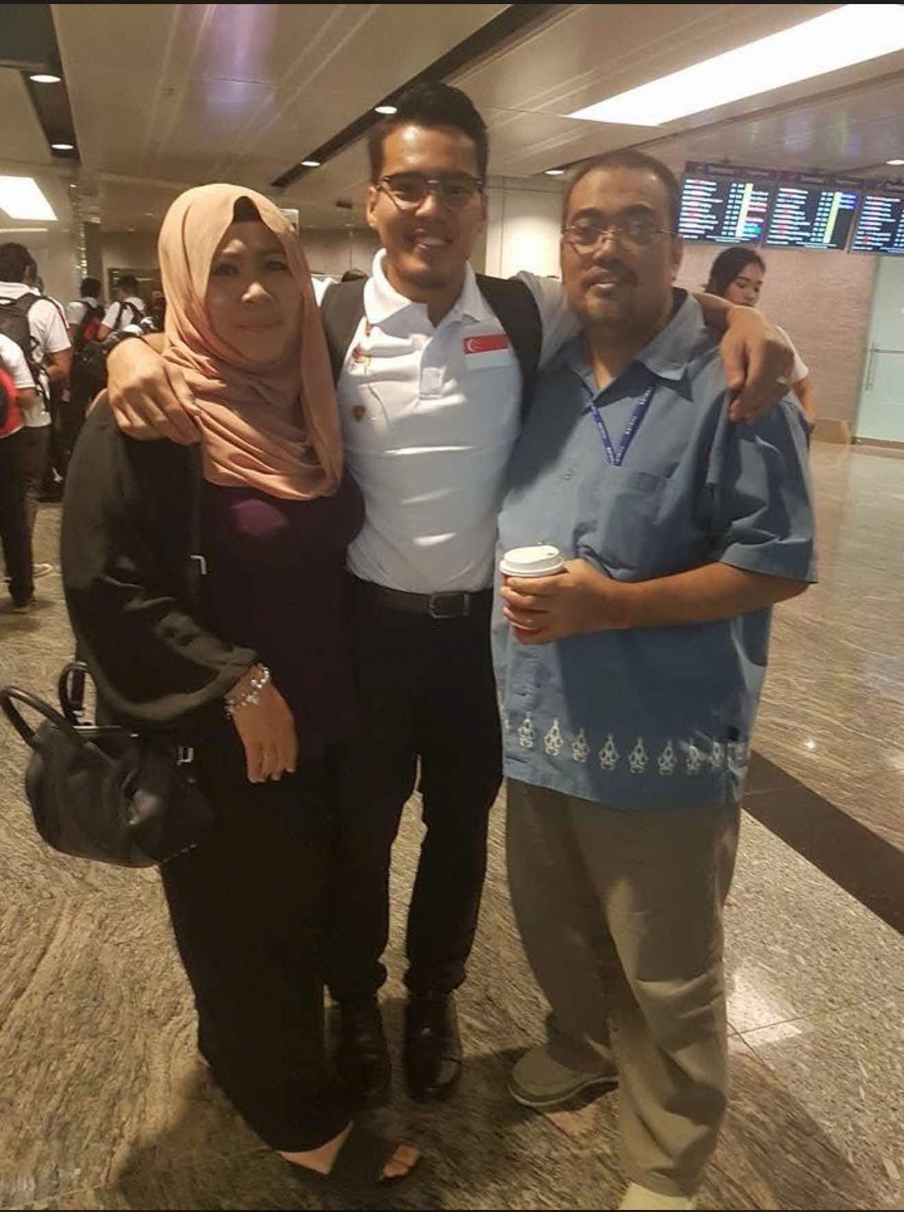 Shakir with Parents