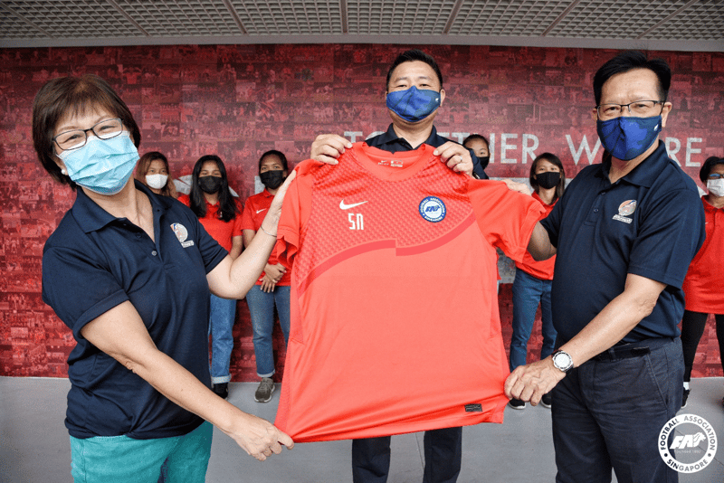 Stephen Ng jersey presentation