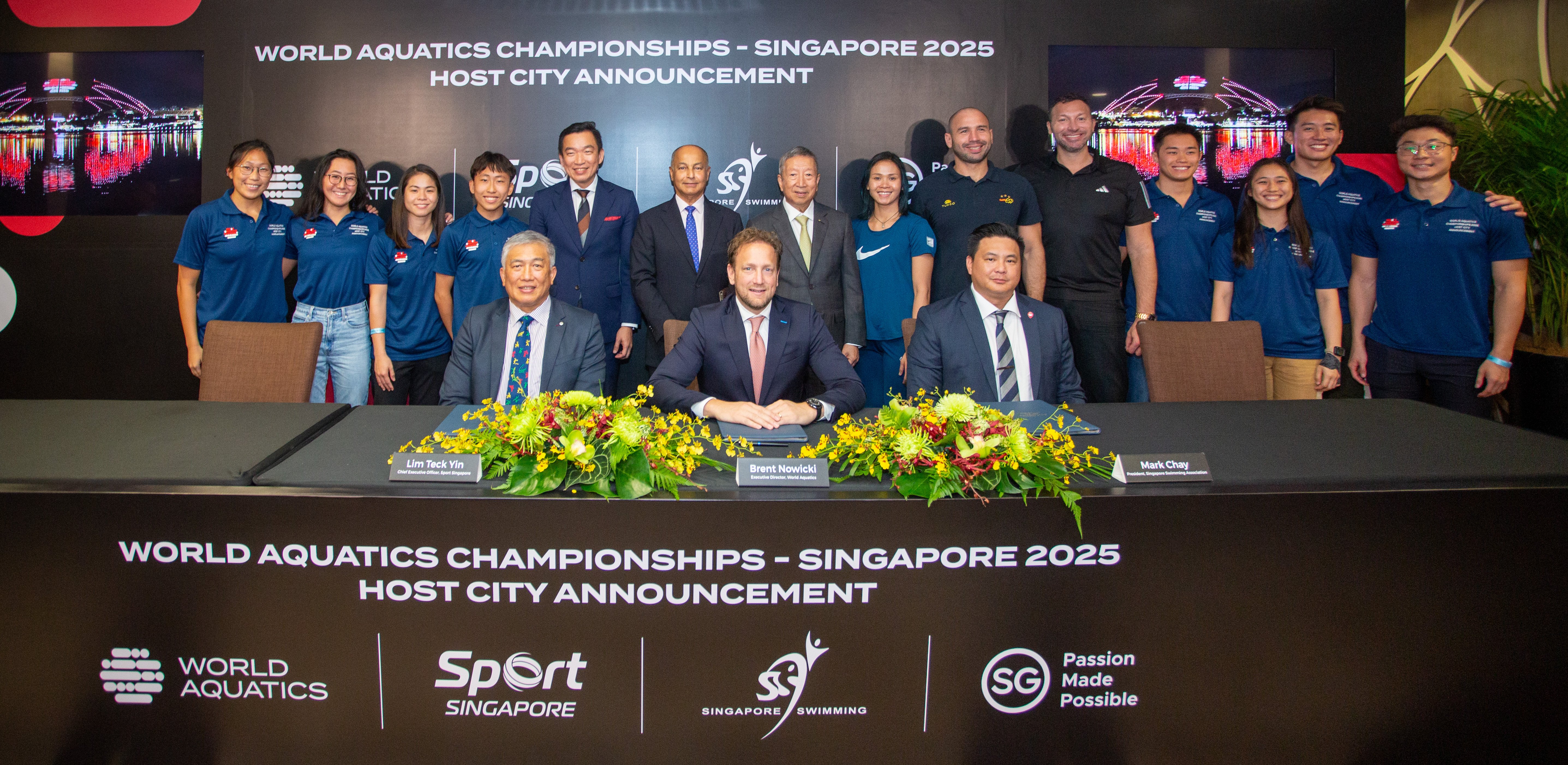 Team Singapore and International Athletes with VIP Signatories and Witnesses at the World Aquatics Championships Singapore 2025 Host City Announcement Photo Credit - Ng Chrong Meng