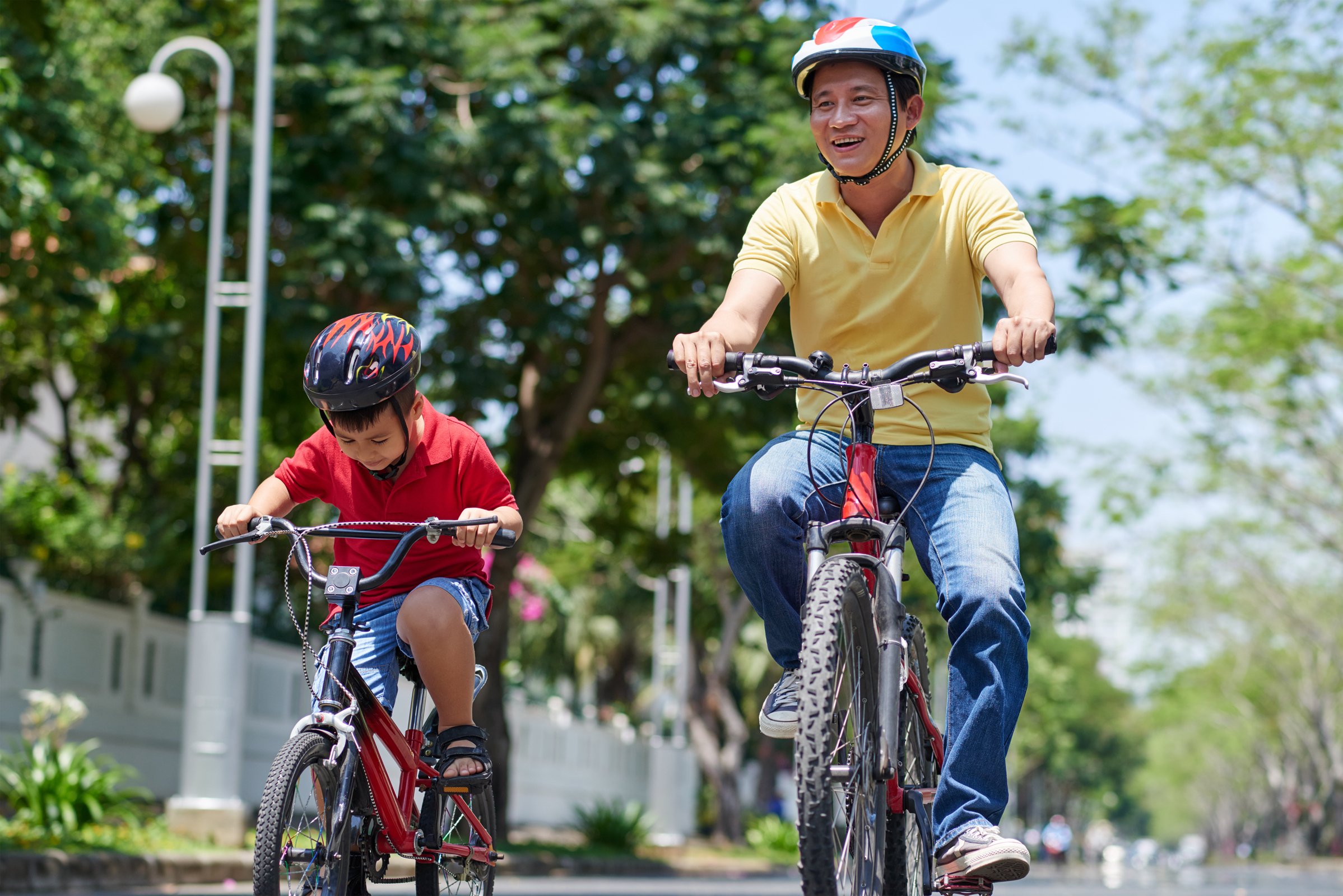 cycling-father-and-kid-2021-09-02-08-28-57-utc