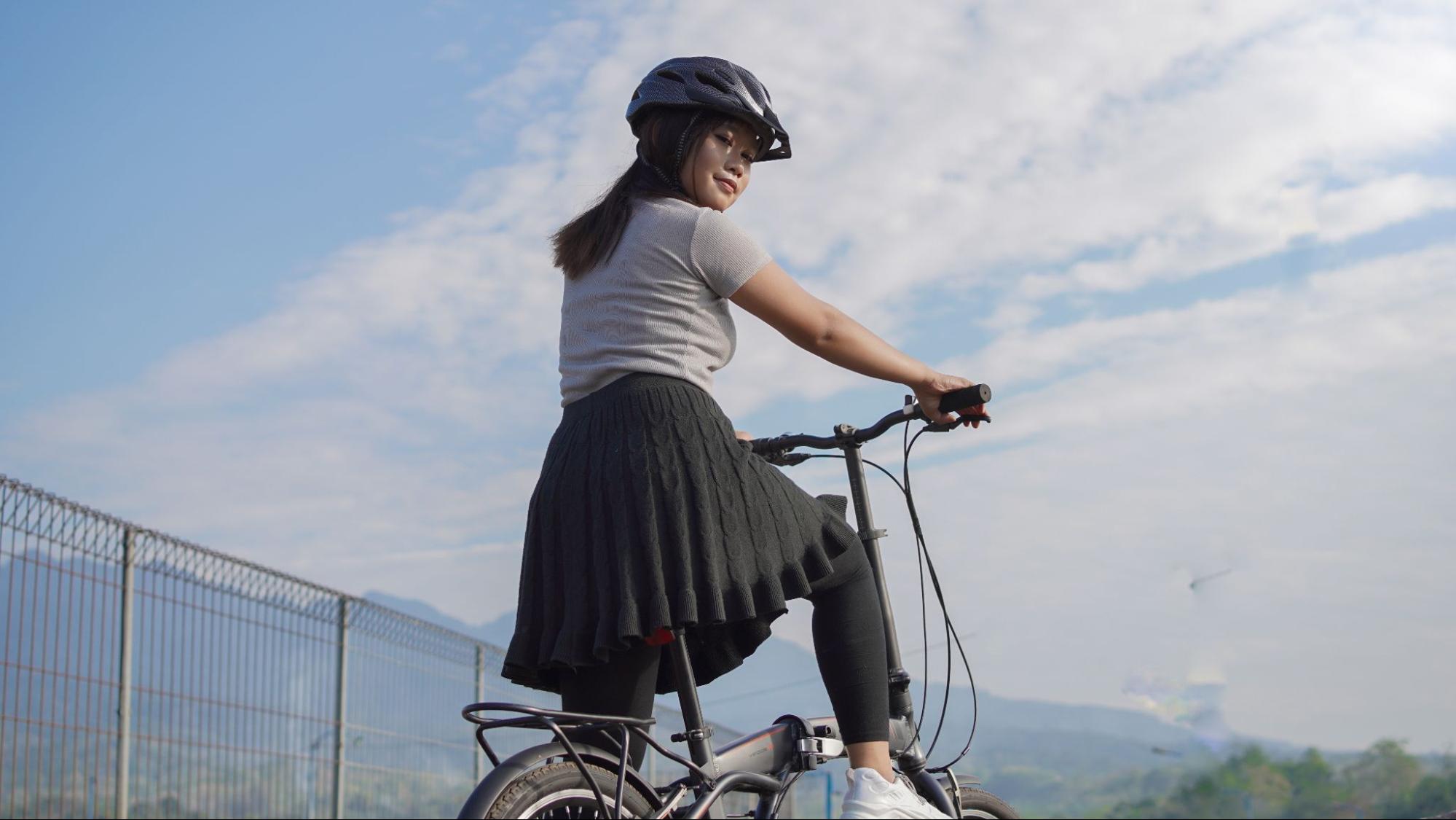 scenic-backdrop-the-popularity-of-cycling-in-singapore