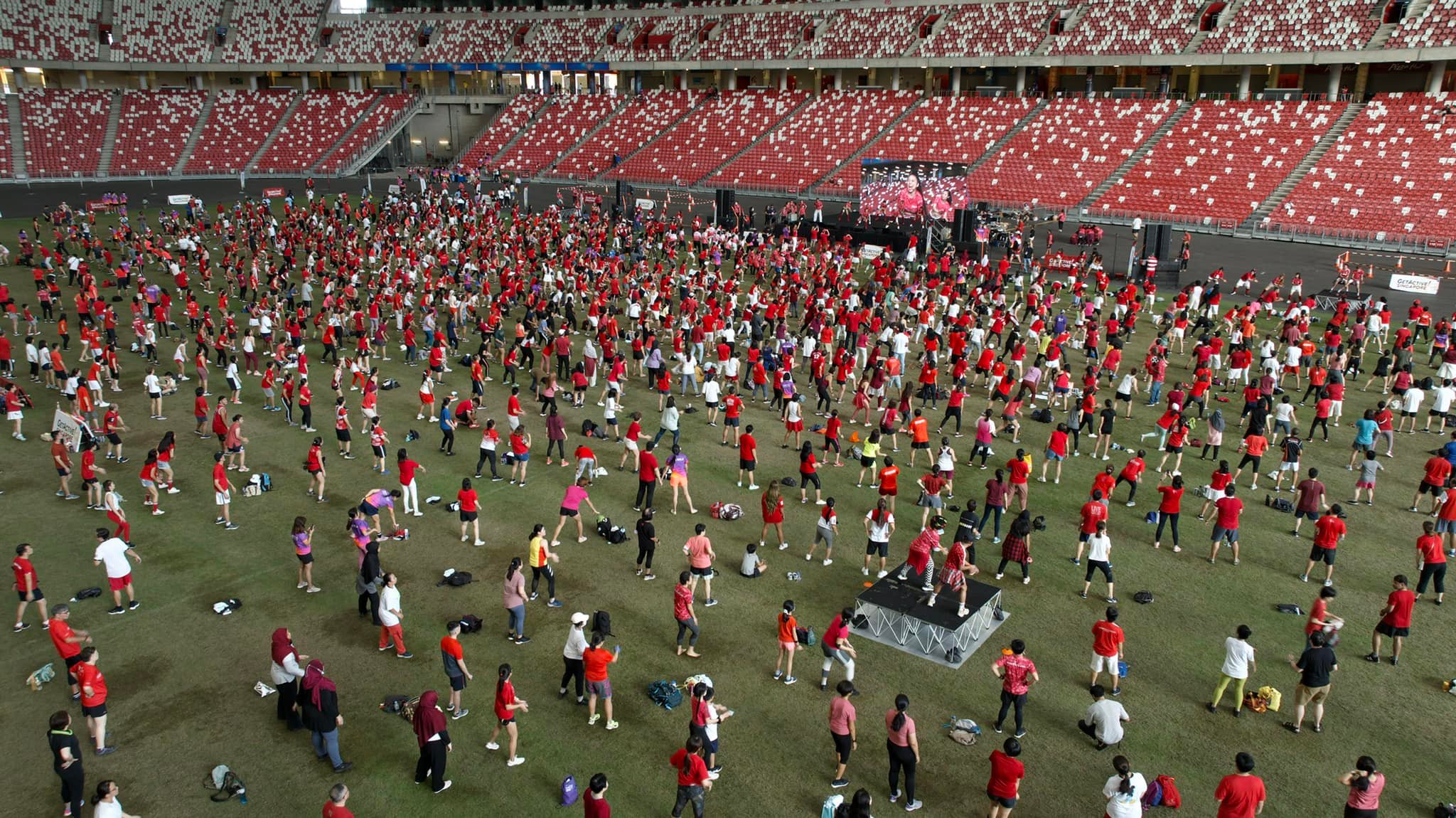 Over 1,600 participants danced their way to set 3 new records in the Singapore Book of Records!