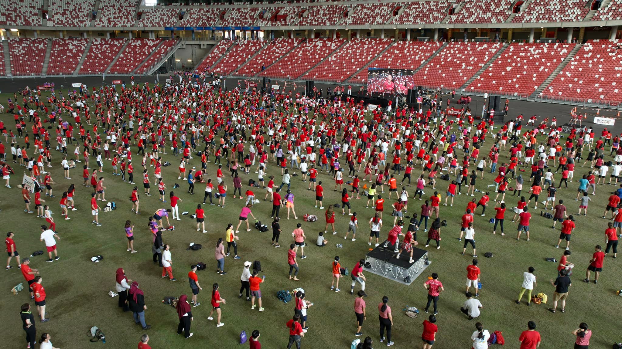 Over 1,600 participants danced their way to set 3 new records in the Singapore Book of Records!