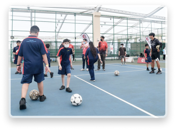 kids-playing-football