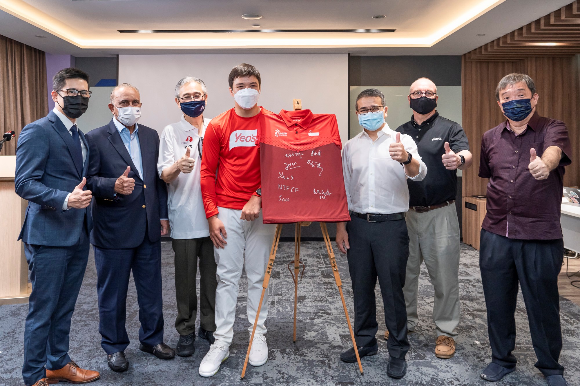 Business Community Boosts Team Singapore Sailors!